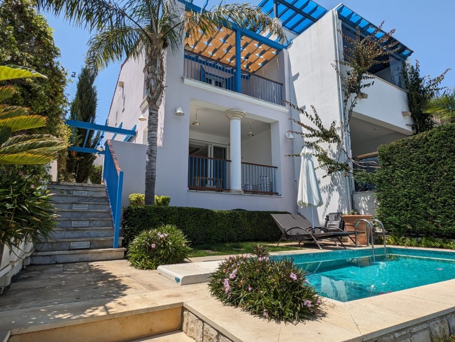 Detached Villa For Sale  in  Select Location