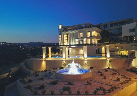 Fantastic Villa On Santa Barbara Hill 